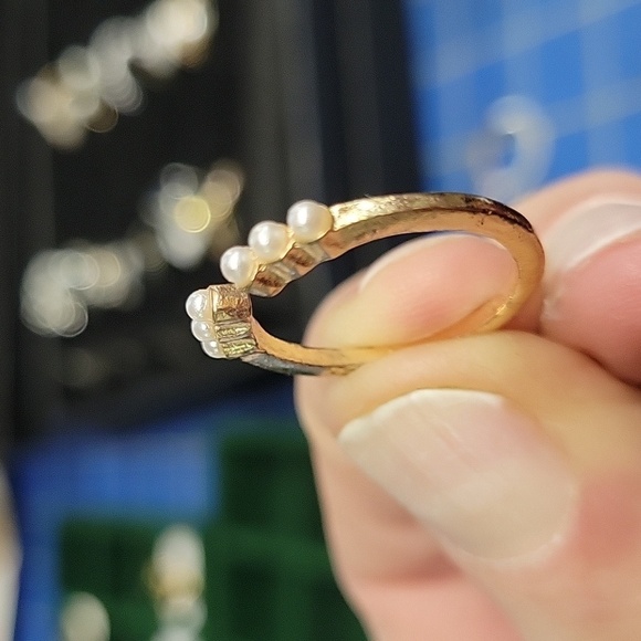 Pearl Faux Gold Tone Ring Size 6 - Picture 3 of 3